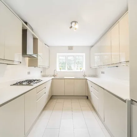 Rent this 3 bed apartment on Mulberry Close in London, NW4 1QL