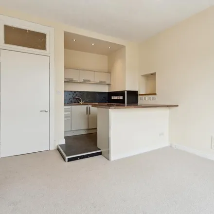 Image 4 - 43 Holmhead Crescent, New Cathcart, Glasgow, G44 4HG, United Kingdom - Apartment for rent