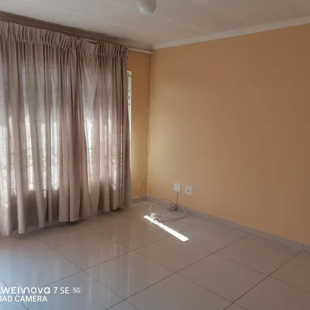 Image 7 - M1, Crown Gardens, Johannesburg, 2001, South Africa - Apartment for rent