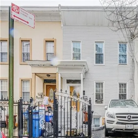 Buy this 7 bed house on 685 East 224th Street in New York, NY 10466
