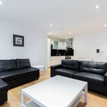 Rent this 3 bed apartment on Croydon Park Hotel in 7 Altyre Road, London