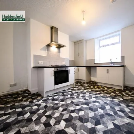 Image 4 - Moor Bottom Road, Huddersfield, HD1 3JN, United Kingdom - Townhouse for rent