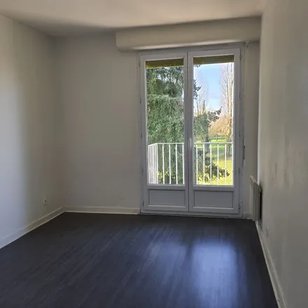 Rent this 3 bed apartment on 21 Boulevard Ledru-Rollin in 03000 Moulins, France