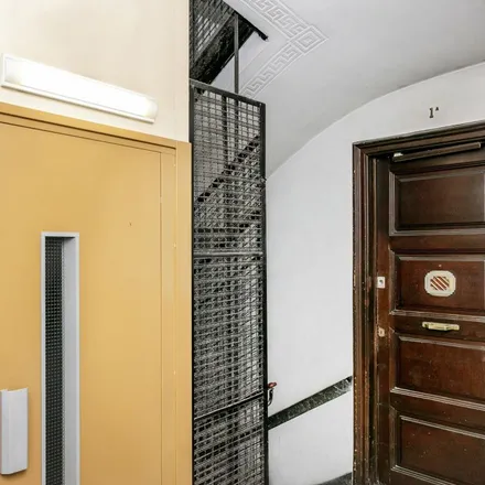 Rent this 6 bed apartment on Dra. E. Latorre Oliver in Carrer d'Aribau, 213