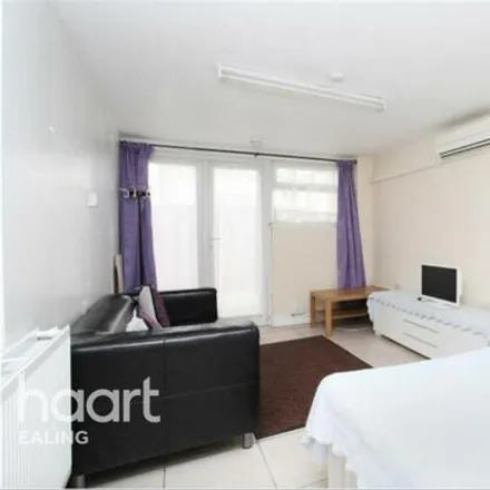Image 2 - 3 Sycamore Avenue, London, W5 4LD, United Kingdom - Apartment for rent