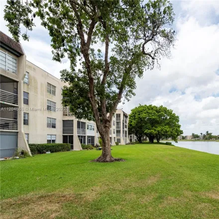 Image 2 - 9430 Poinciana Place, Pine Island Ridge, Davie, FL 33324, USA - Condo for sale