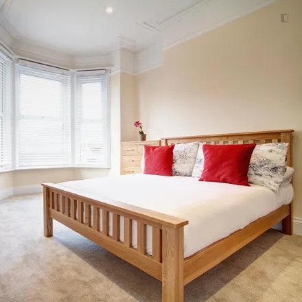 Rent this 8 bed room on Queens Road Royal Park Road in Queen's Road, Leeds