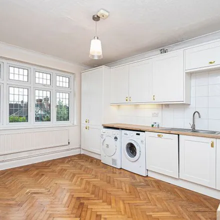 Rent this 2 bed apartment on High Road in Loughton, IG10 4QZ
