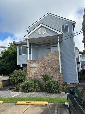 Rent this 2 bed apartment on 4445 Perkins Street in Metairie, LA 70001