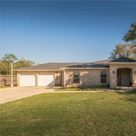 Buy this 3 bed house on 16 Holly Chase in Brazoria County, TX 77531