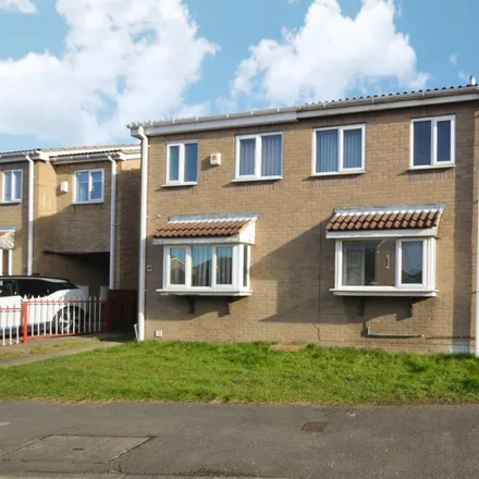 Rent this 2 bed duplex on Bannister Drive in Hull, HU9 1EJ