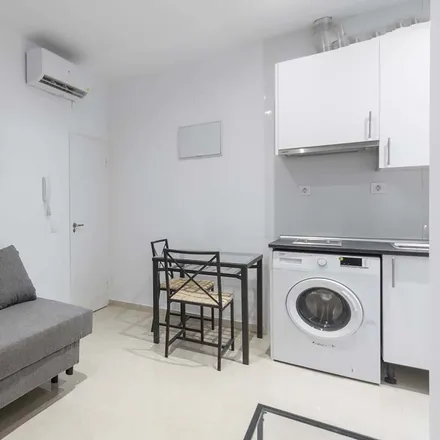 Image 4 - Calle de Antonio Prieto, 28026 Madrid, Spain - Apartment for rent