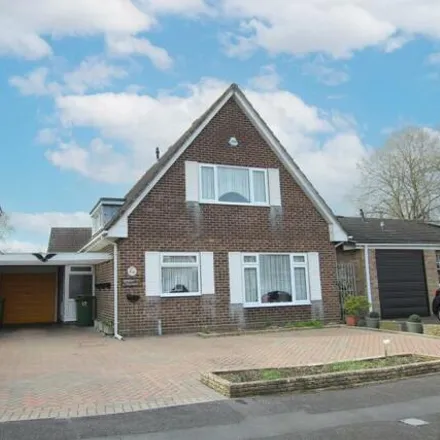 Buy this 3 bed house on Oakgrove Gardens in Bishopstoke, SO50 6LZ