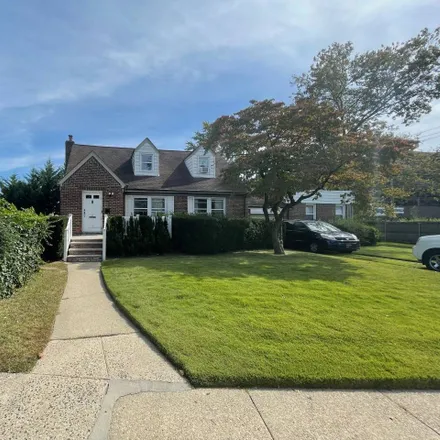 Rent this 2 bed house on 2 Tudor Gate in Alden Manor, Elmont