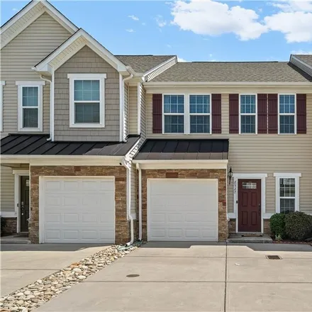 Image 2 - 2800 Silverthorn Drive, Olde Whitehall, Mecklenburg County, NC 28273, USA - Townhouse for sale