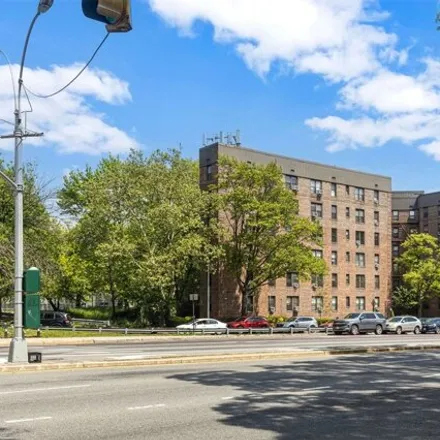 Image 3 - 83-55 Woodhaven Blvd Unit 3j, Woodhaven, New York, 11421 - Apartment for sale