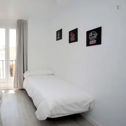 Rent this 14 bed room on Madrid in Hostal Alicante, Calle del Arenal