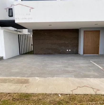 Rent this 3 bed house on unnamed road in Villas De La Presa, 37109 León