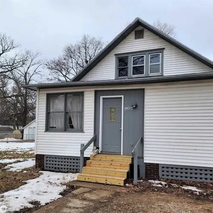 Buy this 4 bed house on 915 North Minnesota Street in Algona, IA 50511