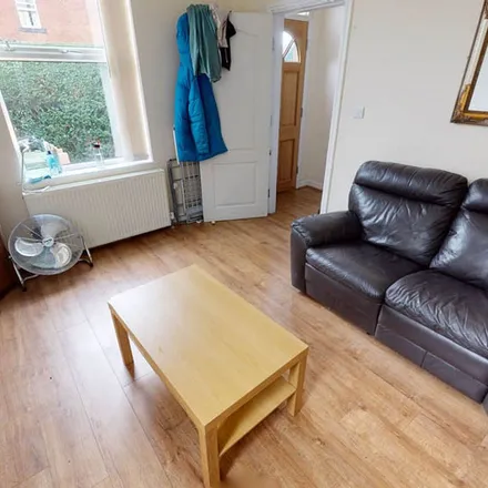 Image 3 - Broomfield View, Leeds, LS6 3DH, United Kingdom - Apartment for rent
