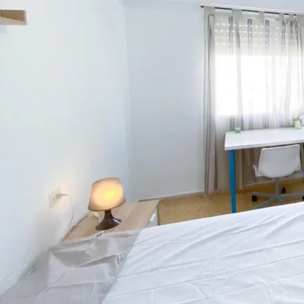 Rent this 4 bed room on Carrer de Polo y Peyrolón in 32, 46021 Valencia