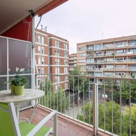 Image 5 - Plaça del Sòl de Baix, 08028 Barcelona, Spain - Apartment for rent