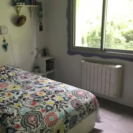 Rent this 4 bed house on 84450 Saint-Saturnin-lès-Avignon
