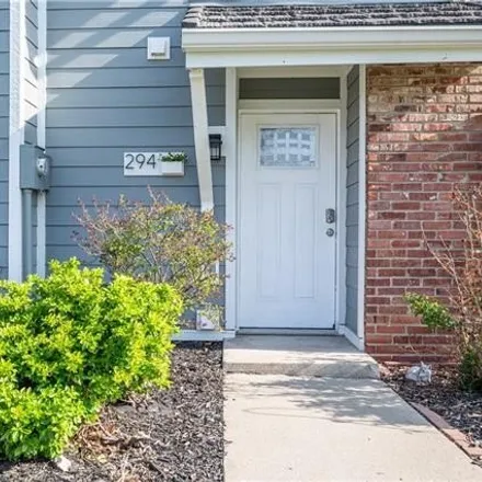 Image 6 - 4218 Northeast Channel Drive, Lee's Summit, MO 64064, USA - Townhouse for sale