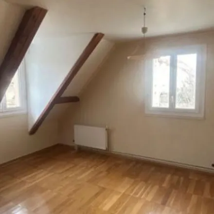 Rent this 4 bed apartment on 80 Rue Henri Cloppet in 78110 Le Vésinet, France