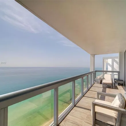 Image 3 - 6881 Collins Avenue, Atlantic Heights, Miami Beach, FL 33141, USA - Apartment for rent