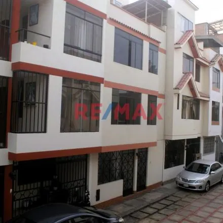 Buy this 6 bed apartment on Pasaje Carlos Flores Gomez in Santiago de Surco, Lima Metropolitan Area 15054