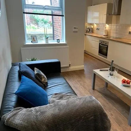 Rent this 6 bed townhouse on Bower Road in Sheffield, S10 1ER