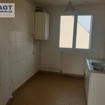 Image 6 - 19 Place Georges Clemenceau, 60000 Beauvais, France - Apartment for rent