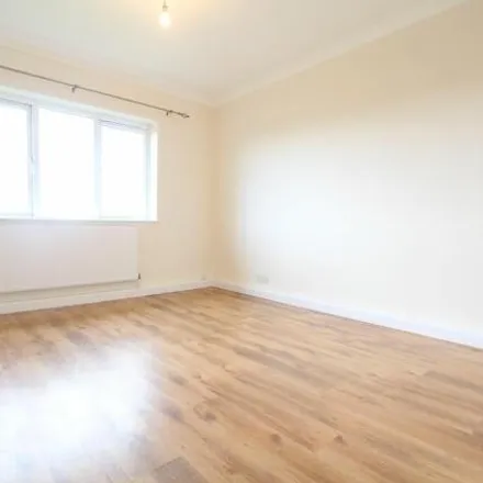 Image 2 - Greenhill Parkway, Sheffield, S8 7FS, United Kingdom - Room for rent