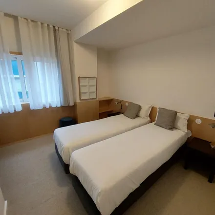 Rent this 3 bed room on Prado Repouso in Avenida de Rodrigues de Freitas, 4000-420 Porto