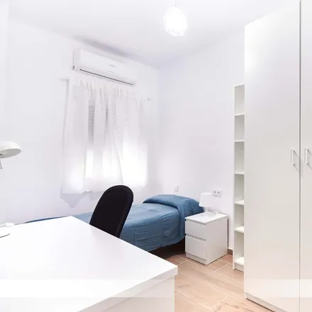 Rent this 3 bed room on Casa Enrique in Avenida Álvar Núñez, 47