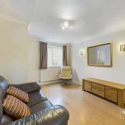 Image 2 - 12, 14, 16 The Willows, Reading, RG4 8BD, United Kingdom - Townhouse for rent