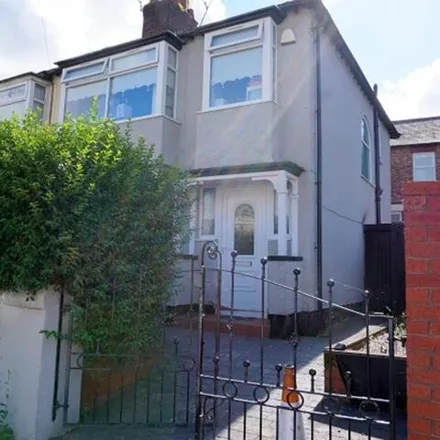 Buy this 3 bed duplex on Oakfield in Liverpool, L4 0TZ