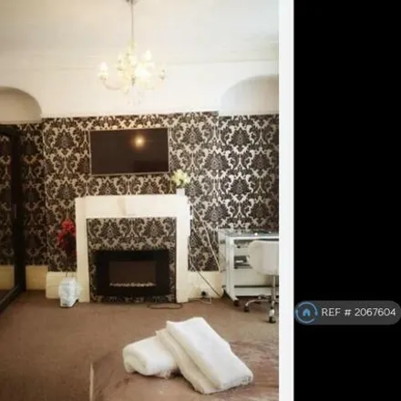 Image 3 - The Red Carpet, 183a Oxford Road, Reading, RG1 7NL, United Kingdom - House for rent