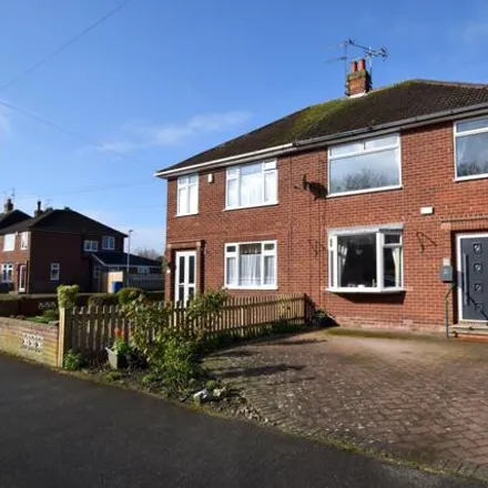 Buy this 3 bed duplex on Queen's Gate in Cottingham, HU16 4ET