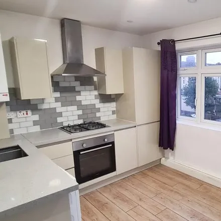 Rent this 1 bed apartment on Golfe Road in London, IG1 1YU