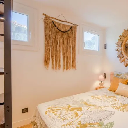 Rent this 2 bed apartment on Sainte-Maxime in Avenue Charles de Gaulle, 83120 Sainte-Maxime