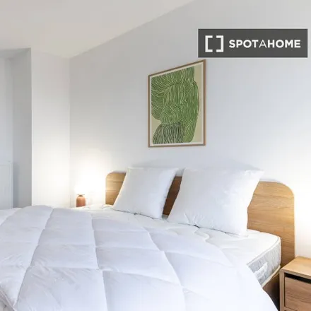 Rent this 14 bed room on Rue des Palmiers - Palmboomstraat 20 in 1150 Woluwe-Saint-Pierre - Sint-Pieters-Woluwe, Belgium