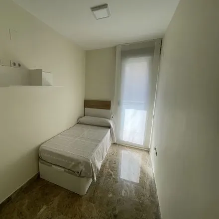 Image 9 - Carrer de Vicente Tormo Alfonso (Cardióleg), 4, 46015 Valencia, Spain - Apartment for rent