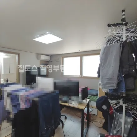Rent this studio apartment on 서울특별시 서초구 양재동 358-4