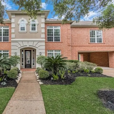 Buy this 5 bed house on 11703 Crescent Cove Drive in Pearland, TX 77584