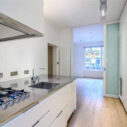 Rent this 6 bed apartment on 6 Neville Street in London, SW7 3AR
