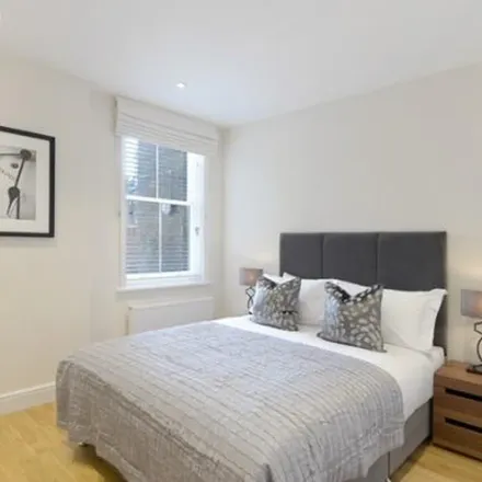 Rent this 3 bed apartment on Hamlet Gardens in London, W6 0TS