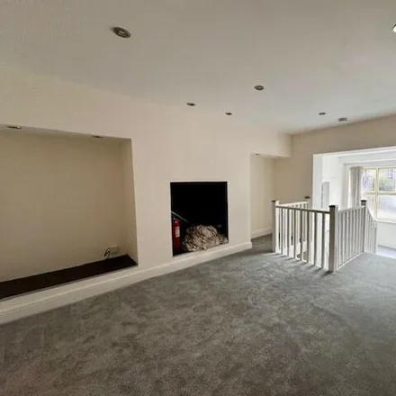 Image 1 - Sennoke House, High Street, Sevenoaks, TN13 1HX, United Kingdom - Room for rent