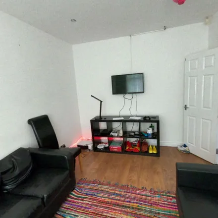 Image 3 - Back Richmond Mount, Leeds, LS6 1BY, United Kingdom - Apartment for rent
